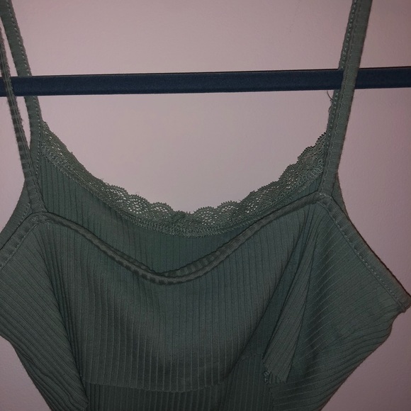 green crop tank - Picture 2 of 3